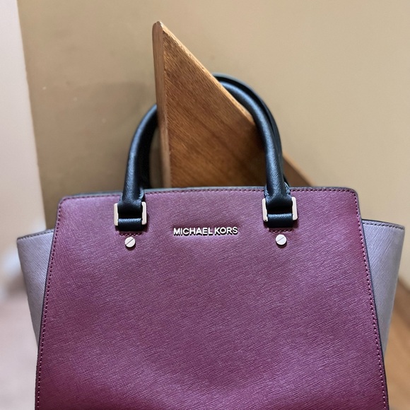 MICHAEL Michael Kors Handbags - Michael Kors Selma Medium Tri color bag EUC